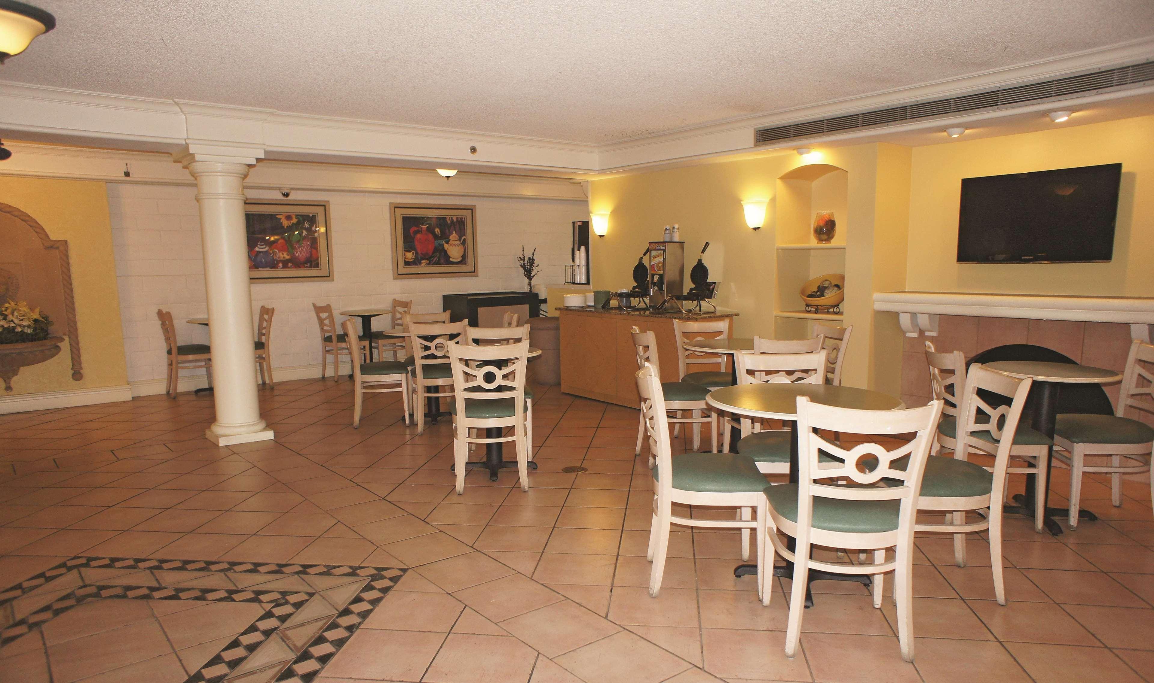 Days Inn By Wyndham San Diego Виста Экстерьер фото