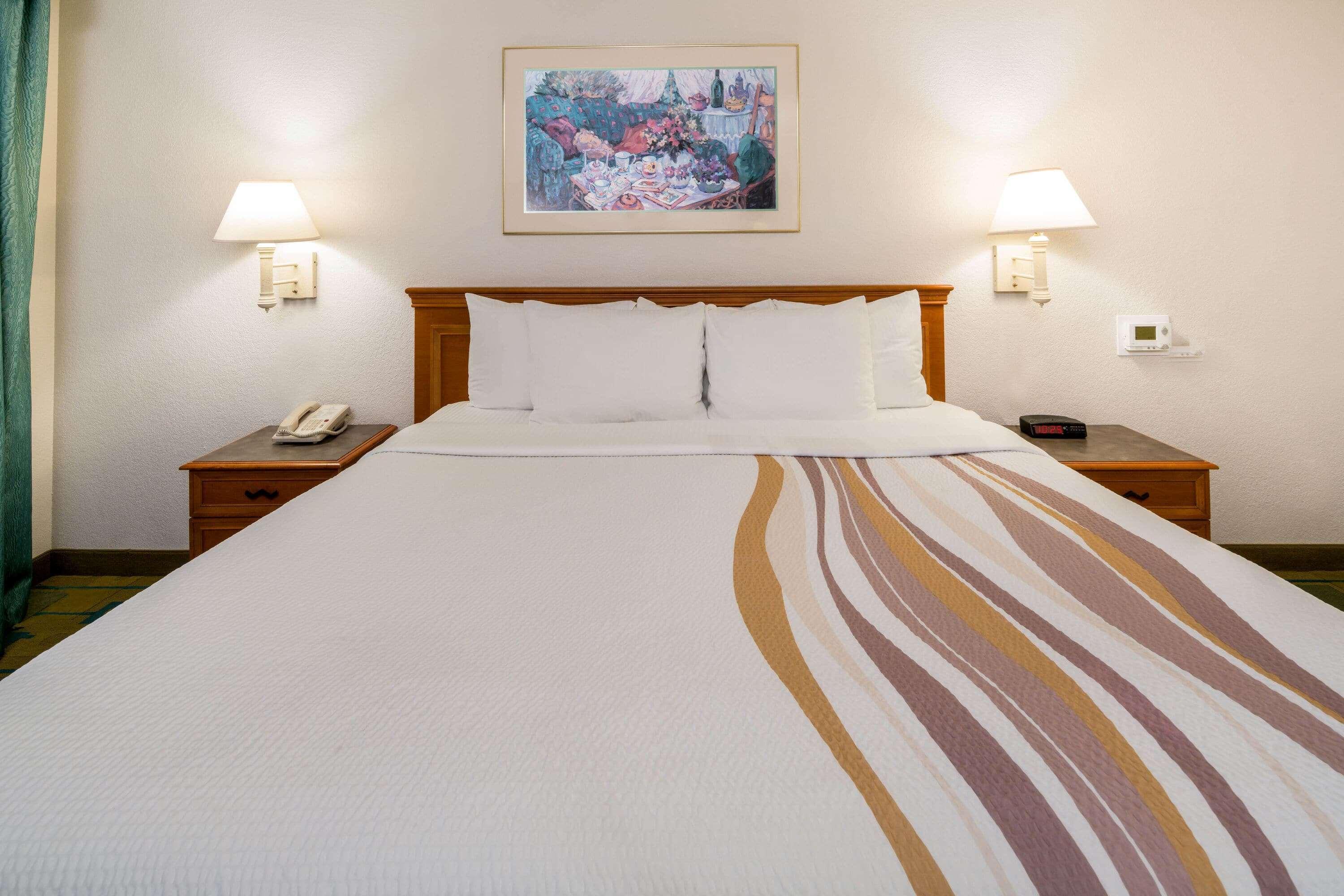 Days Inn By Wyndham San Diego Виста Экстерьер фото