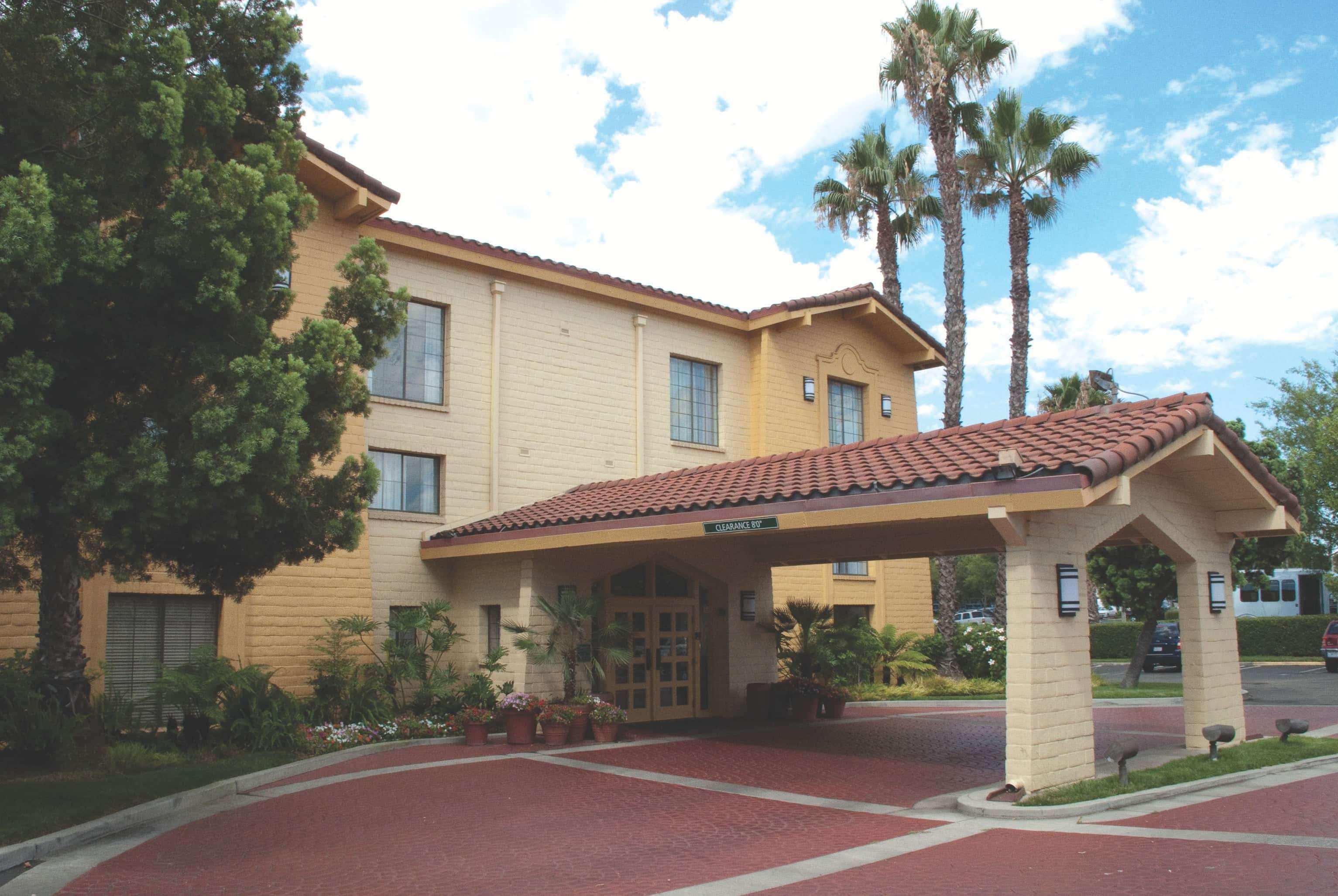Days Inn By Wyndham San Diego Виста Экстерьер фото
