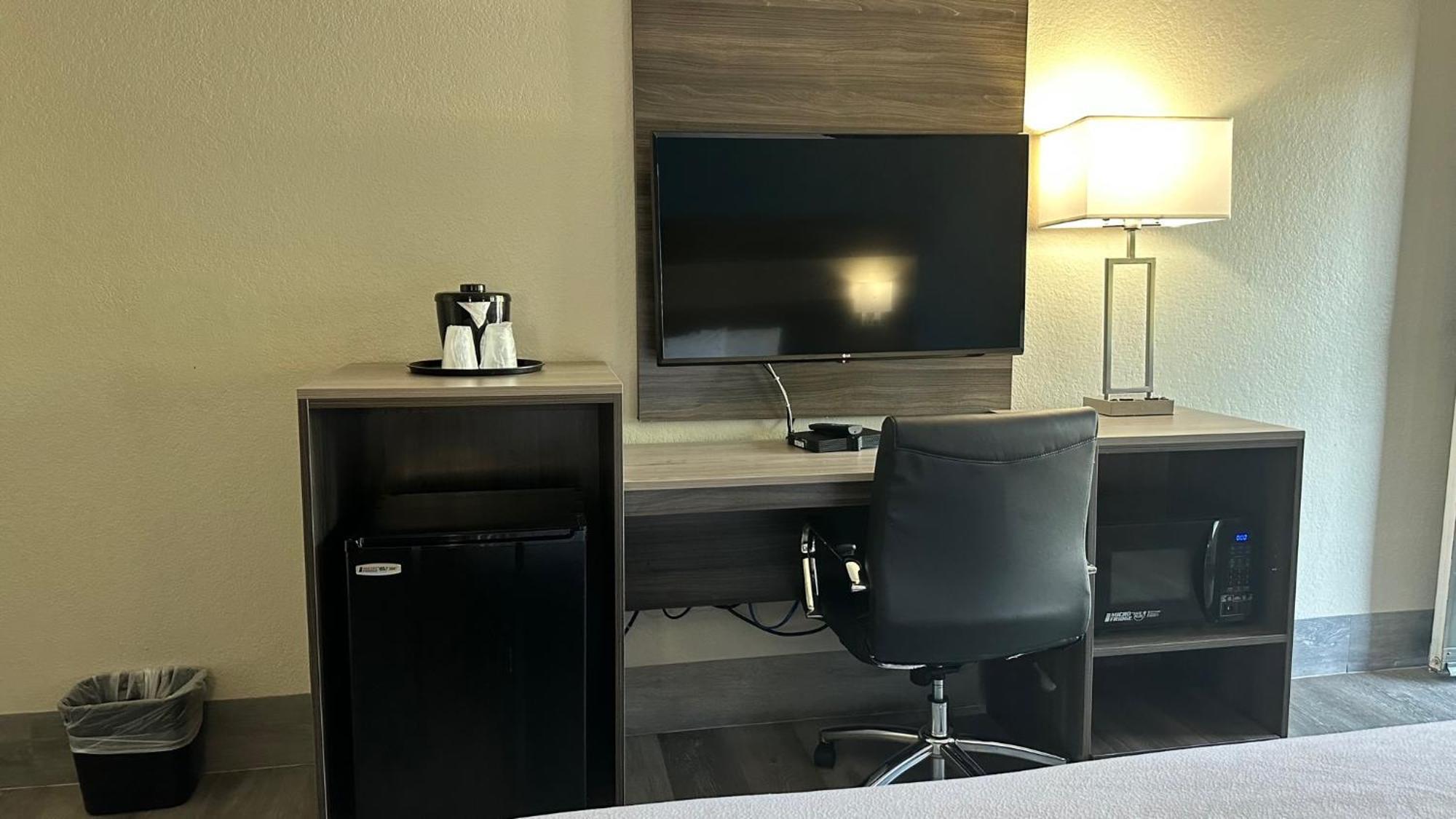 Days Inn By Wyndham San Diego Виста Экстерьер фото