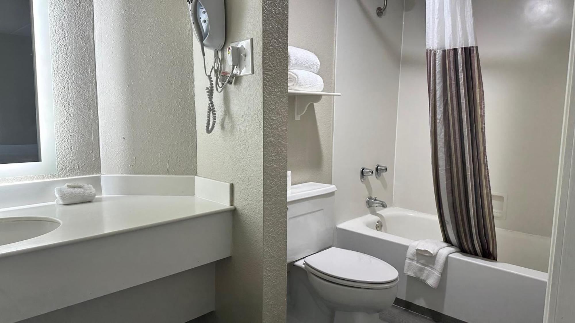 Days Inn By Wyndham San Diego Виста Экстерьер фото