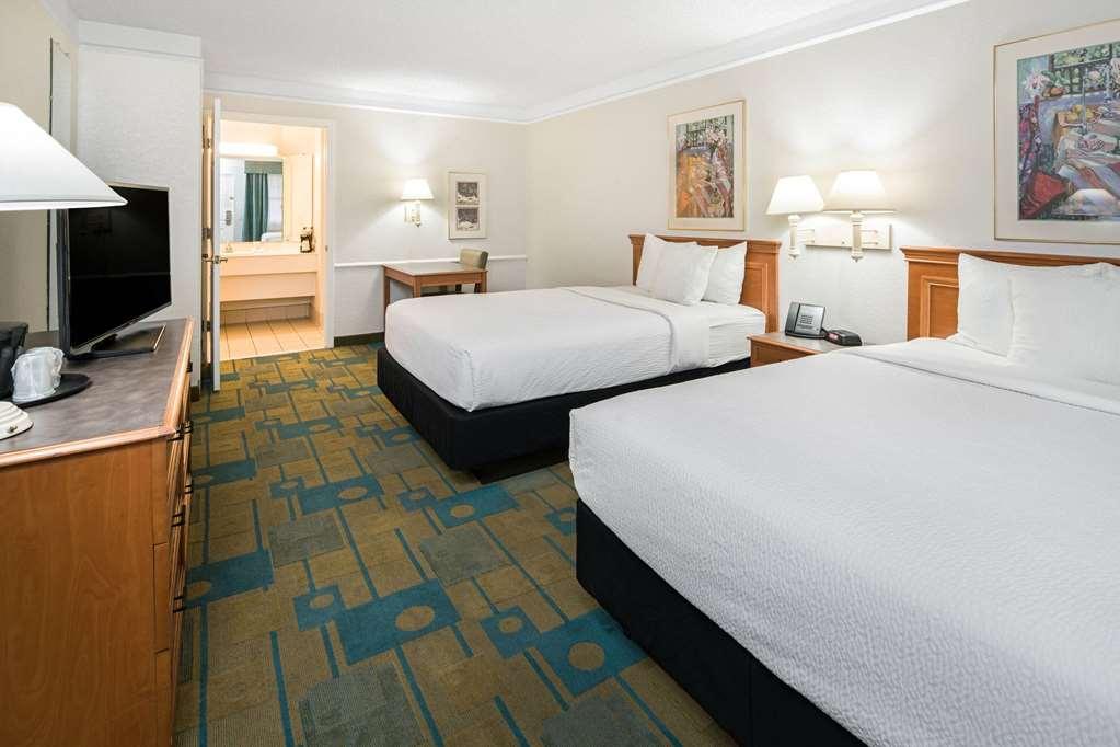 Days Inn By Wyndham San Diego Виста Номер фото