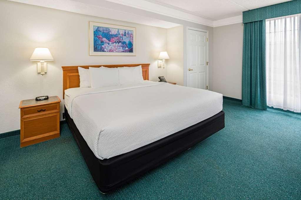 Days Inn By Wyndham San Diego Виста Номер фото