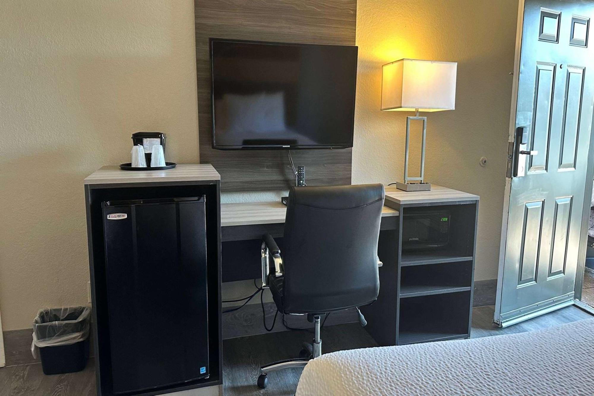 Days Inn By Wyndham San Diego Виста Экстерьер фото