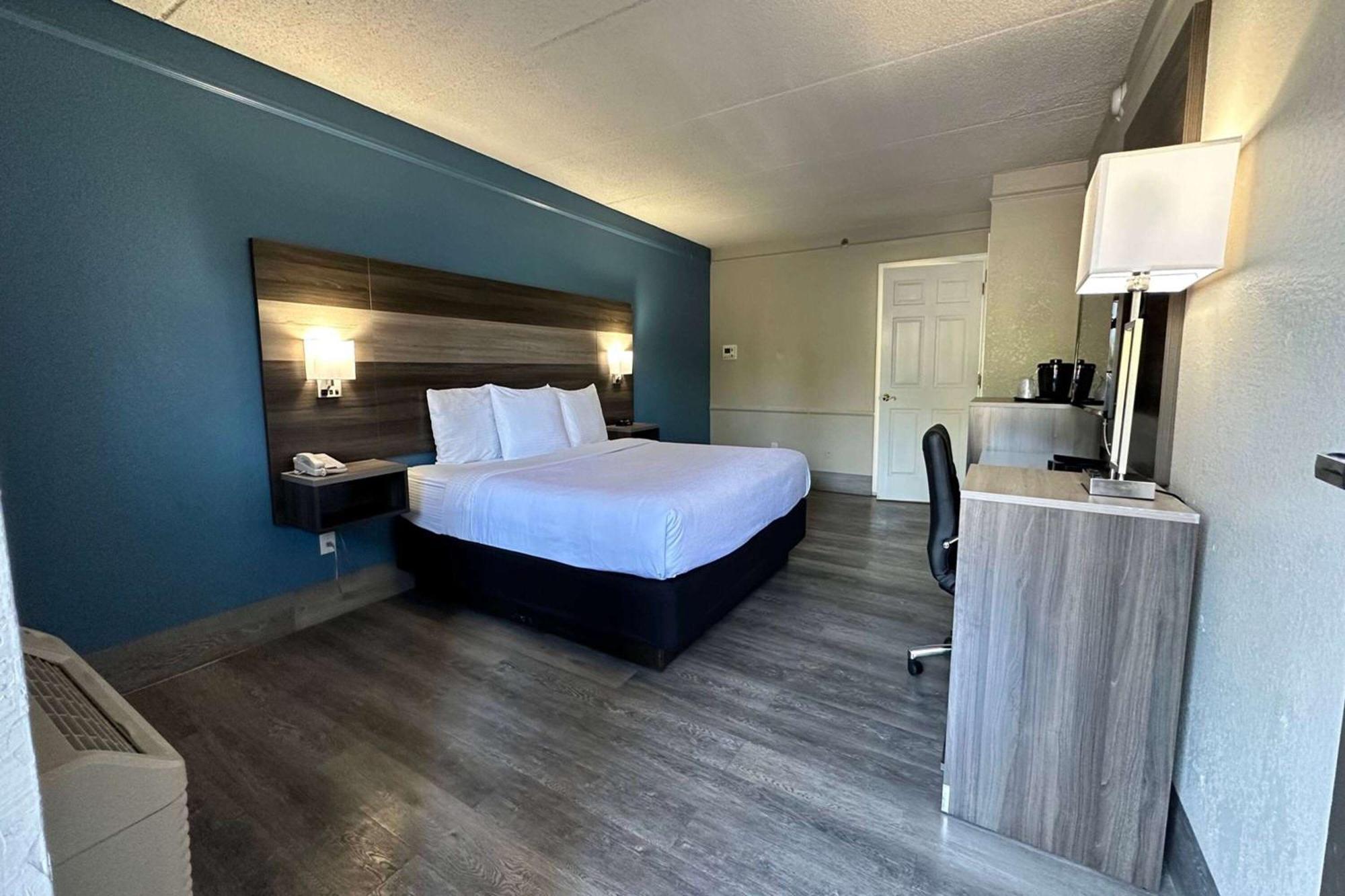 Days Inn By Wyndham San Diego Виста Экстерьер фото