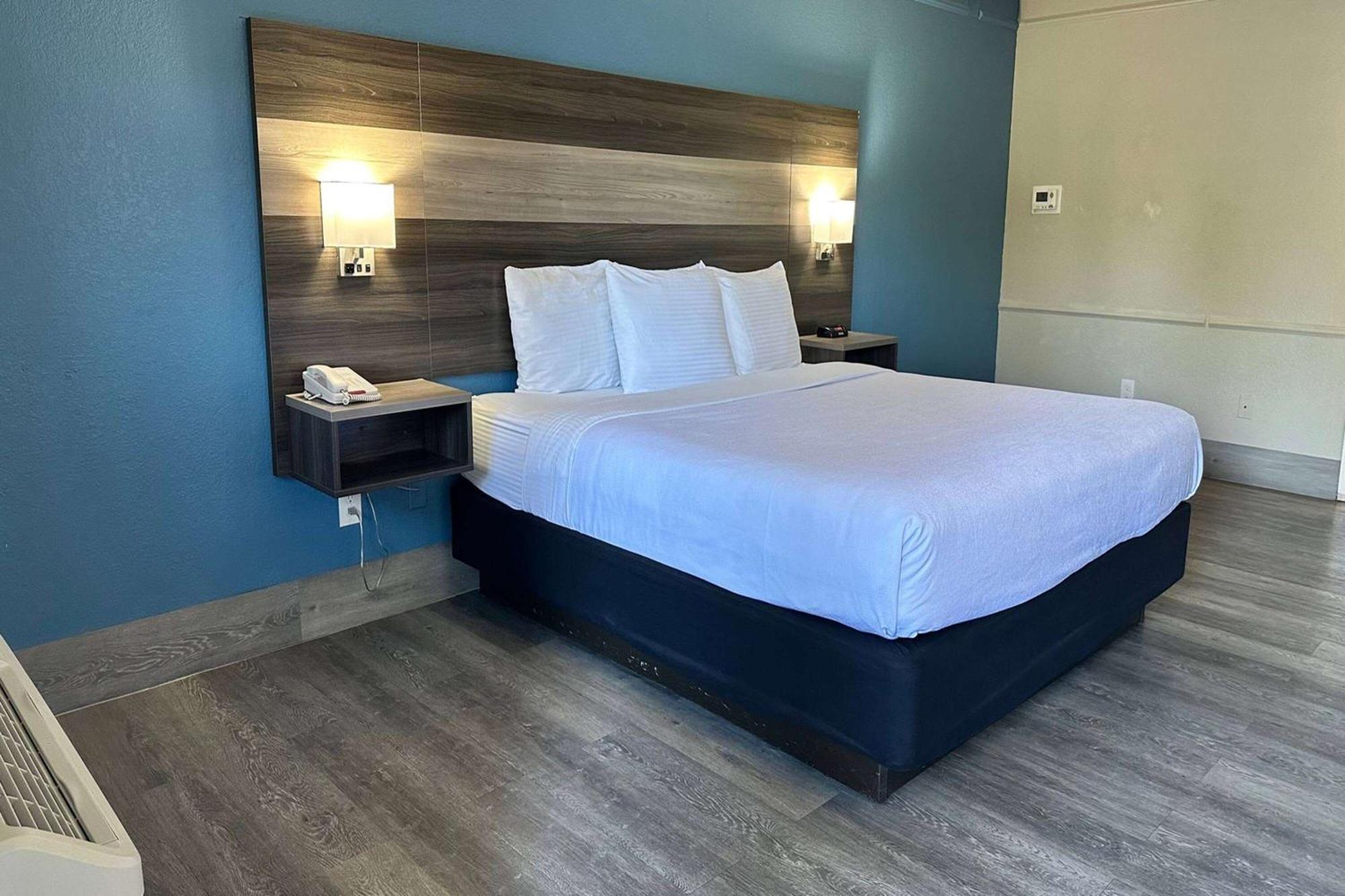 Days Inn By Wyndham San Diego Виста Экстерьер фото