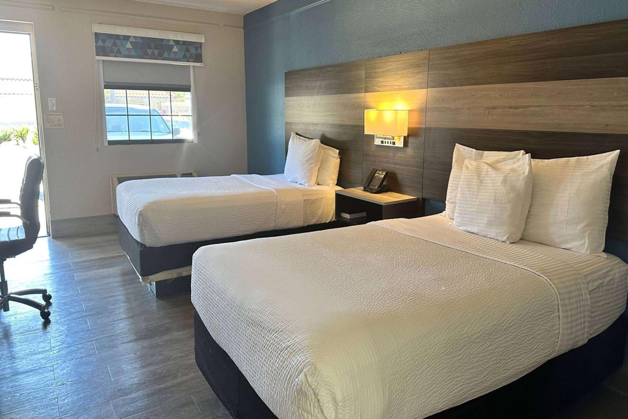 Days Inn By Wyndham San Diego Виста Экстерьер фото