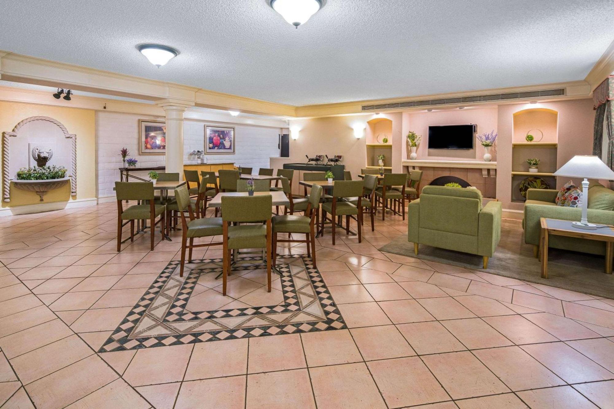 Days Inn By Wyndham San Diego Виста Экстерьер фото