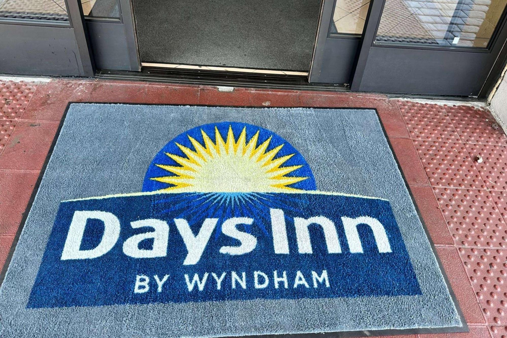 Days Inn By Wyndham San Diego Виста Экстерьер фото
