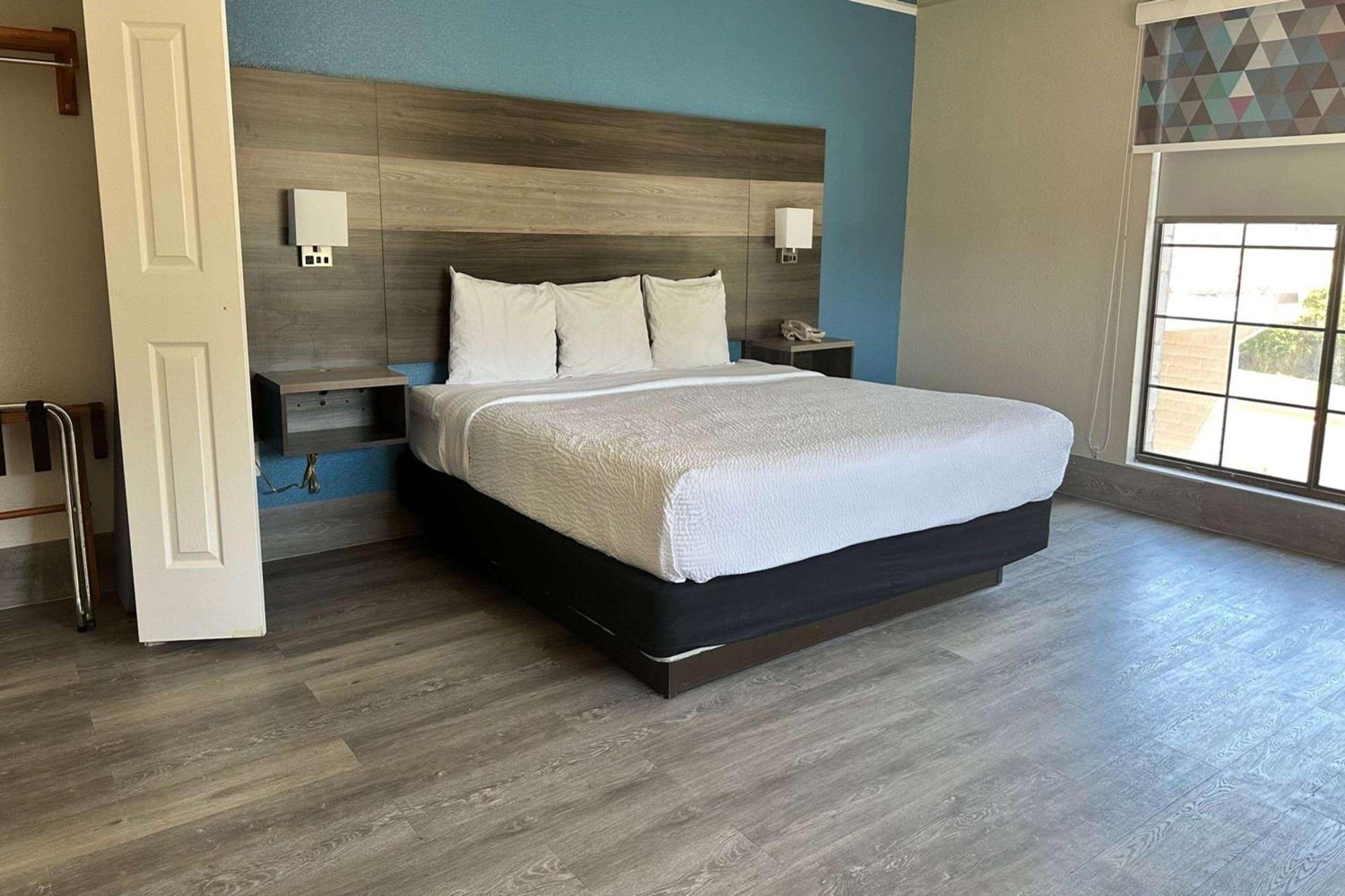 Days Inn By Wyndham San Diego Виста Экстерьер фото